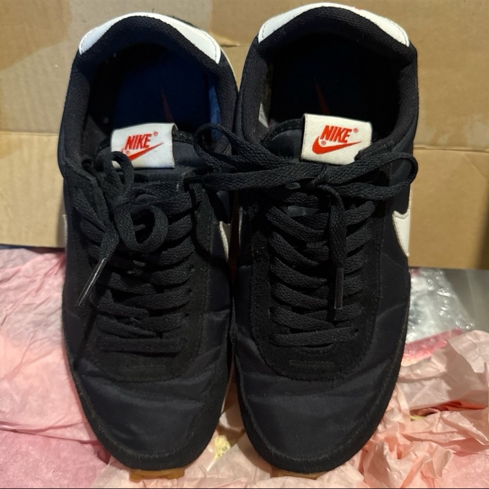 Nike Black and White Woman’s Sneakers